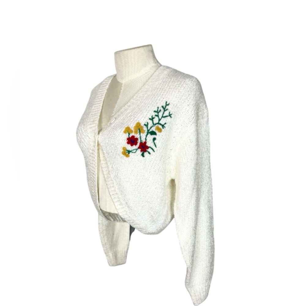 Vintage International Outlook cardigan size Large cropped embroidered sweater